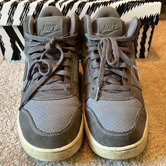 WMNS Court Borough Mid “Cool Grey” (S/N 844906-001), size 8.5 - Picture 4 of 5